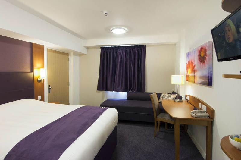 Premier Inn Warrington Centre Екстер'єр фото